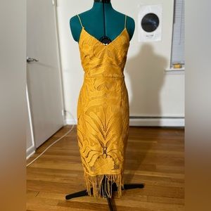 Used khaleesi dress from Lady Black Tie (Mustard)